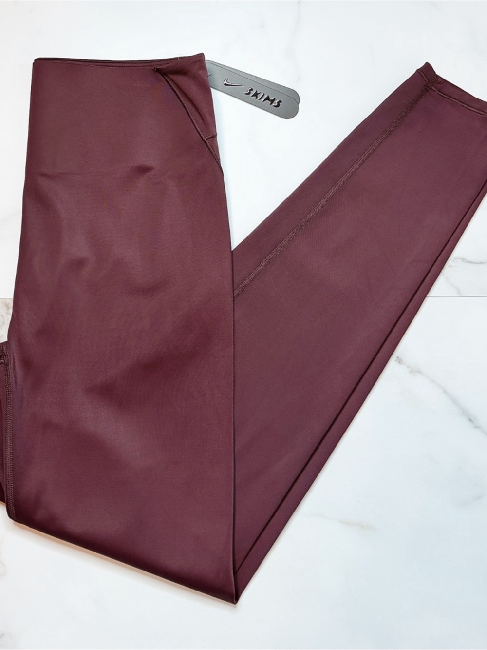 NWT NikeSkims Shine Bonded Waist 26” Leggings